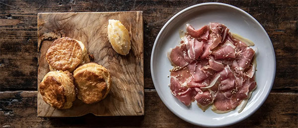 Cream Biscuits with Col. Newsom's aged country ham | Photo: Manuela